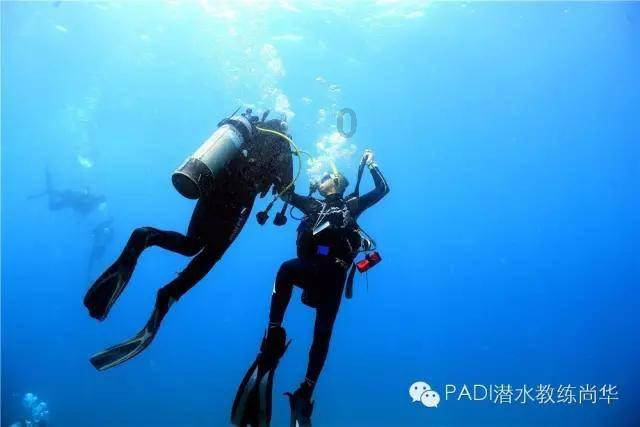 6代凯美瑞排气管有异响怎么回事啊？游戏画面