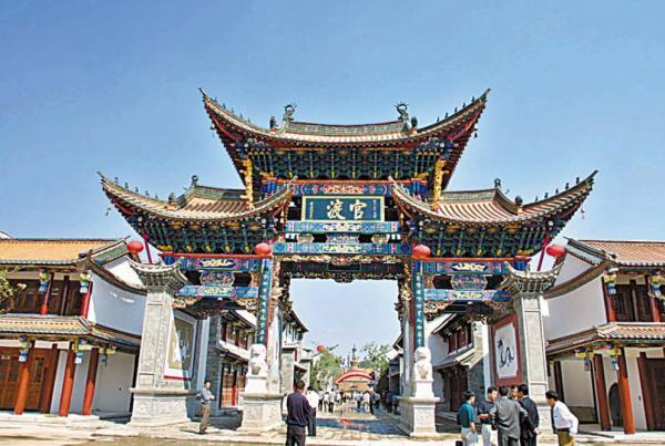 宝宝喜欢光脚走路，光脚走路可以提高宝宝智力吗？